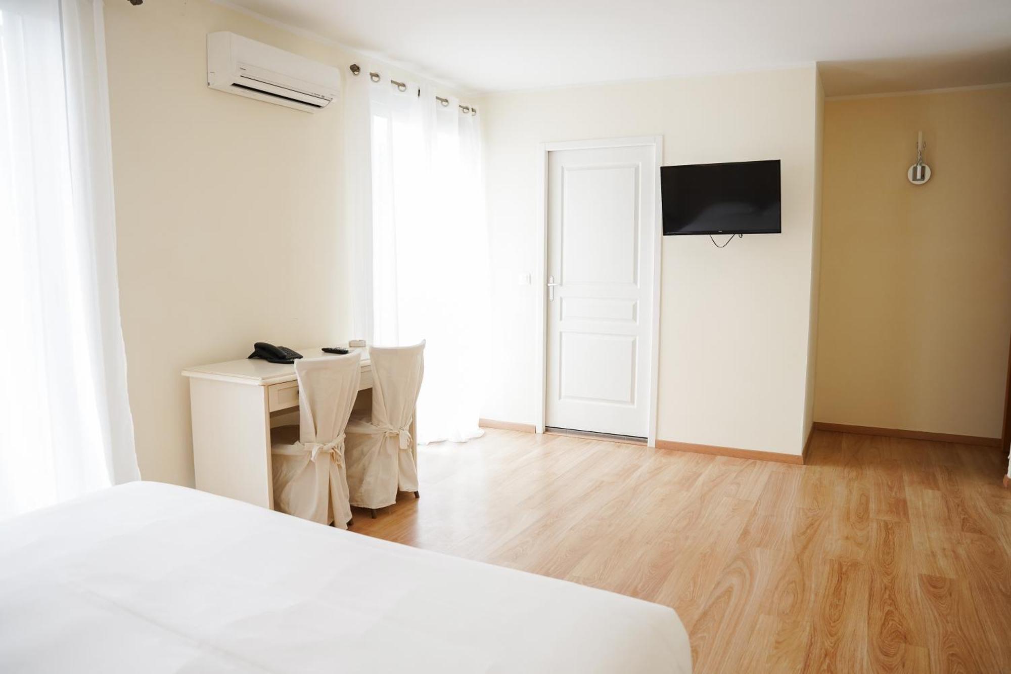 Hotel Castellu à Lucciana  Extérieur photo